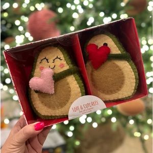Love & Cupcakes avocado Valentine’s Day pair couple table top decoration